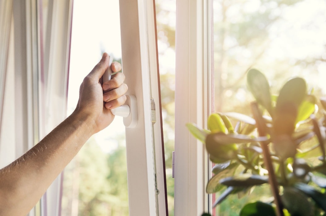 Neues Fenster aus weißem Kunststoff