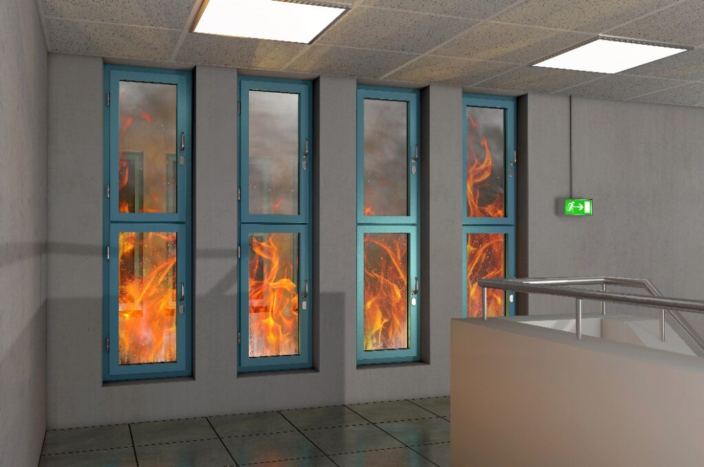 Flur mit Brandschutzfenstern durch die man Feuer sehen kann